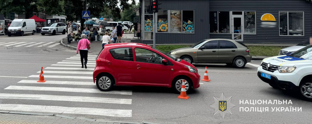 Переходила дорогу на червоний: у Львові пенсіонерка потрапила у ДТП