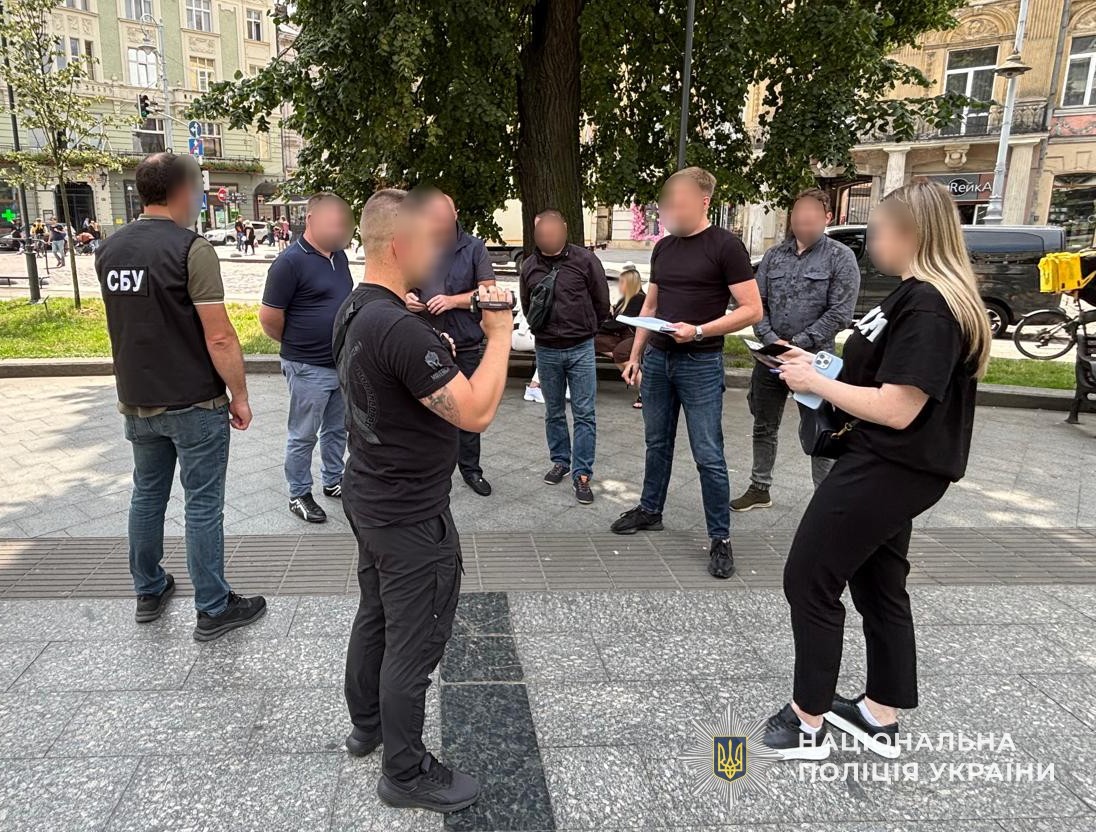 50-річний львів’янин за 18 тисяч доларів намагався переправити ухилянта через держкордон