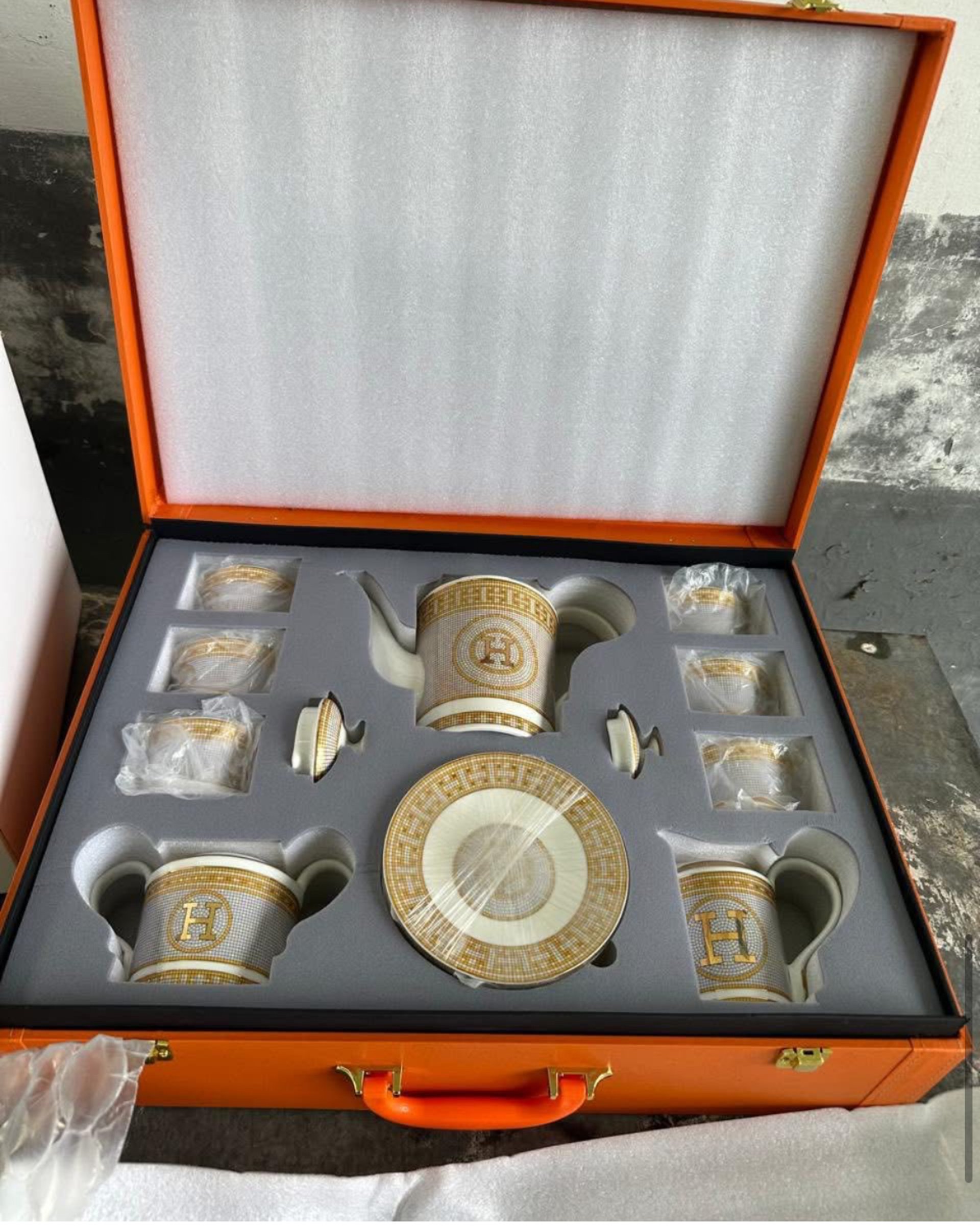 На «зеленому коридорі» — бренди на мільйон: у Шегинях митники зупинили контрабанду Louis Vuitton і Chanel