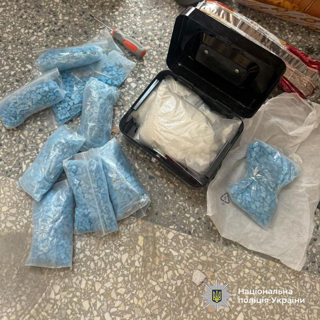 На Львівщині перекрили контрабандний канал наркотиків та вилучили кокаїну майже на 7 млн гривень