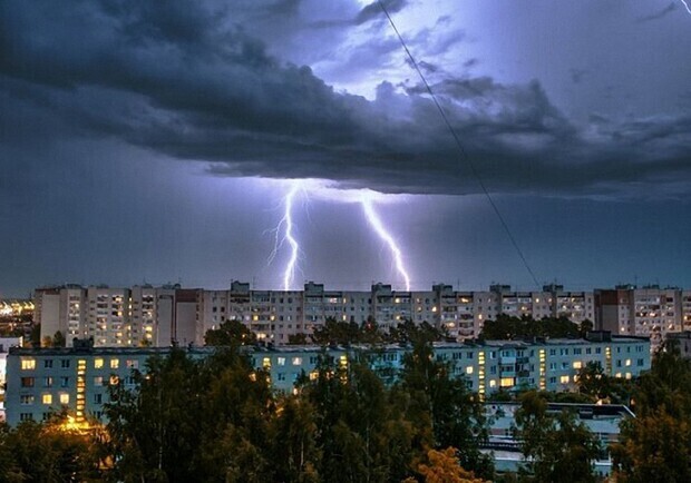 Внаслідок грози у Шептицькому районі пошкоджено 21 будівлю та відсутнє електропостачання