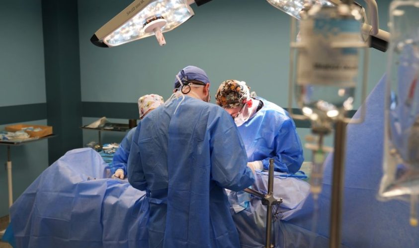 Пластична хірургиня зі США безкоштовно оперуватиме дітей у Львові: як реєструватися