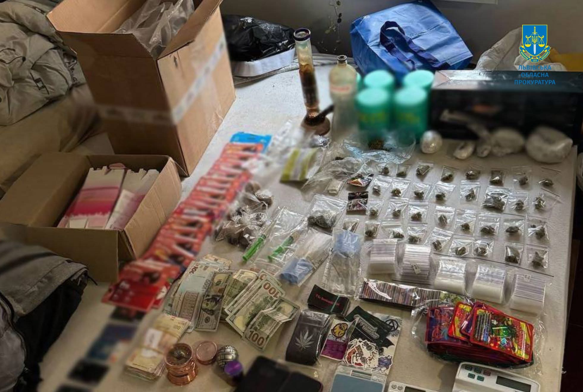 Наркобізнес на 250 тисяч грн щомісяця: у Львові судитимуть групу за збут канабісу