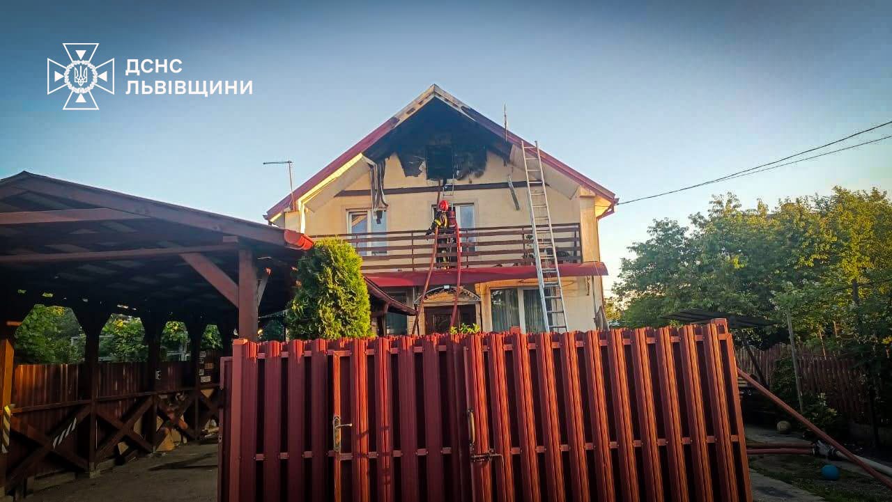 У Львові горів житловий будинок: постраждав 48-річний чоловік