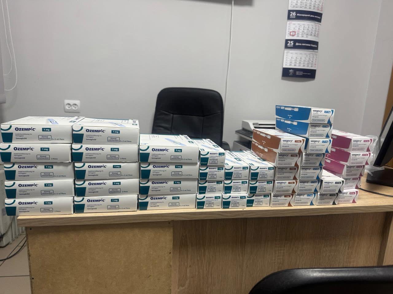 Медпрепарати на 900 тис грн.  виявили в салоні пасажирського автобуса у ПП «Краківець»