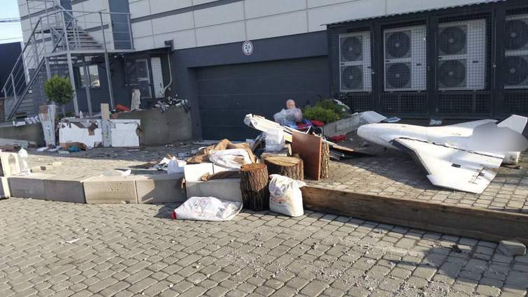 У Сокільниках під час негоди з ресторану вода винесла російський дрон