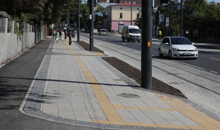 Поблизу Львівської політехніки стартували роботи з ремонту тротуару та облаштування велодоріжок