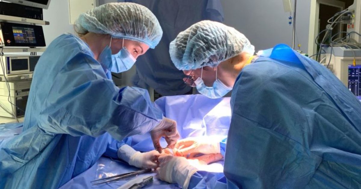 Пластичні хірурги з Америки оперуватимуть дітей у Львові: деталі