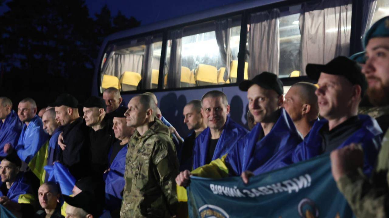 Стали відомі імена ще двох Героїв, які повернулись із російського полону