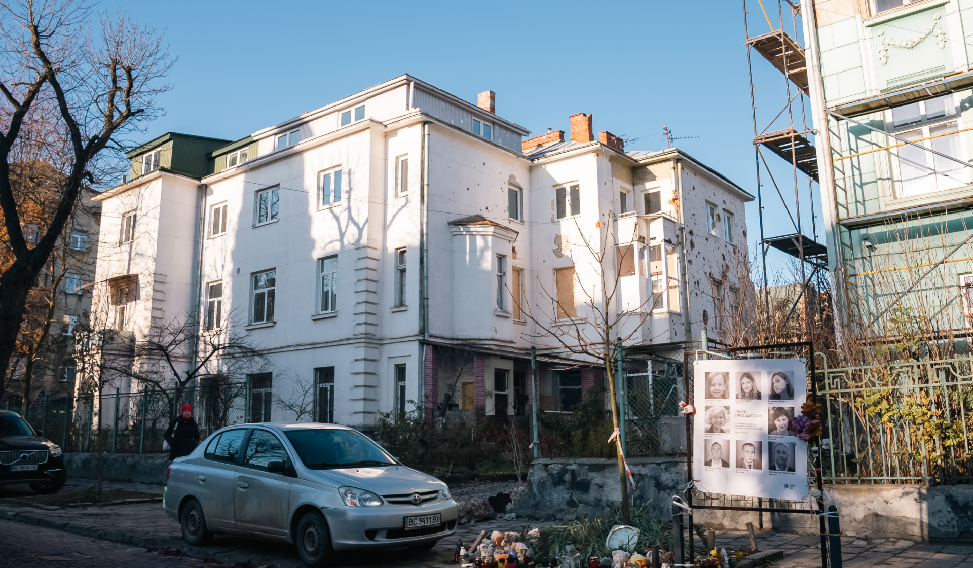 У Львові відновили будинок, зруйнований торік російською ракетою: мешканці повертаються додому