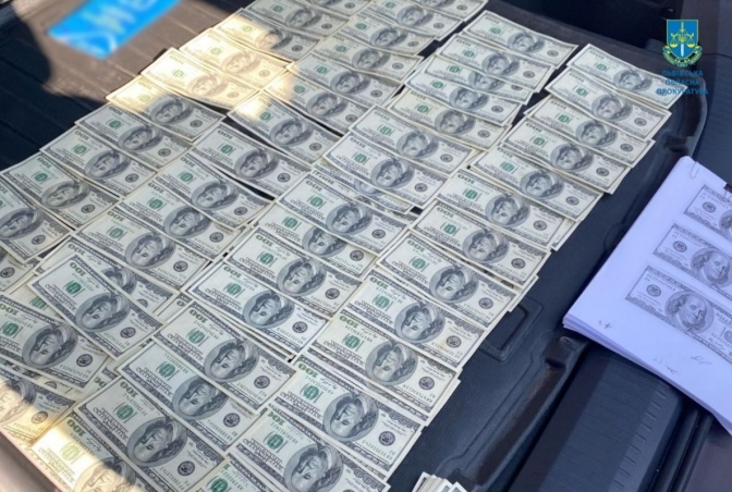 Очільника митного поста на Львівщині впіймали на хабарі