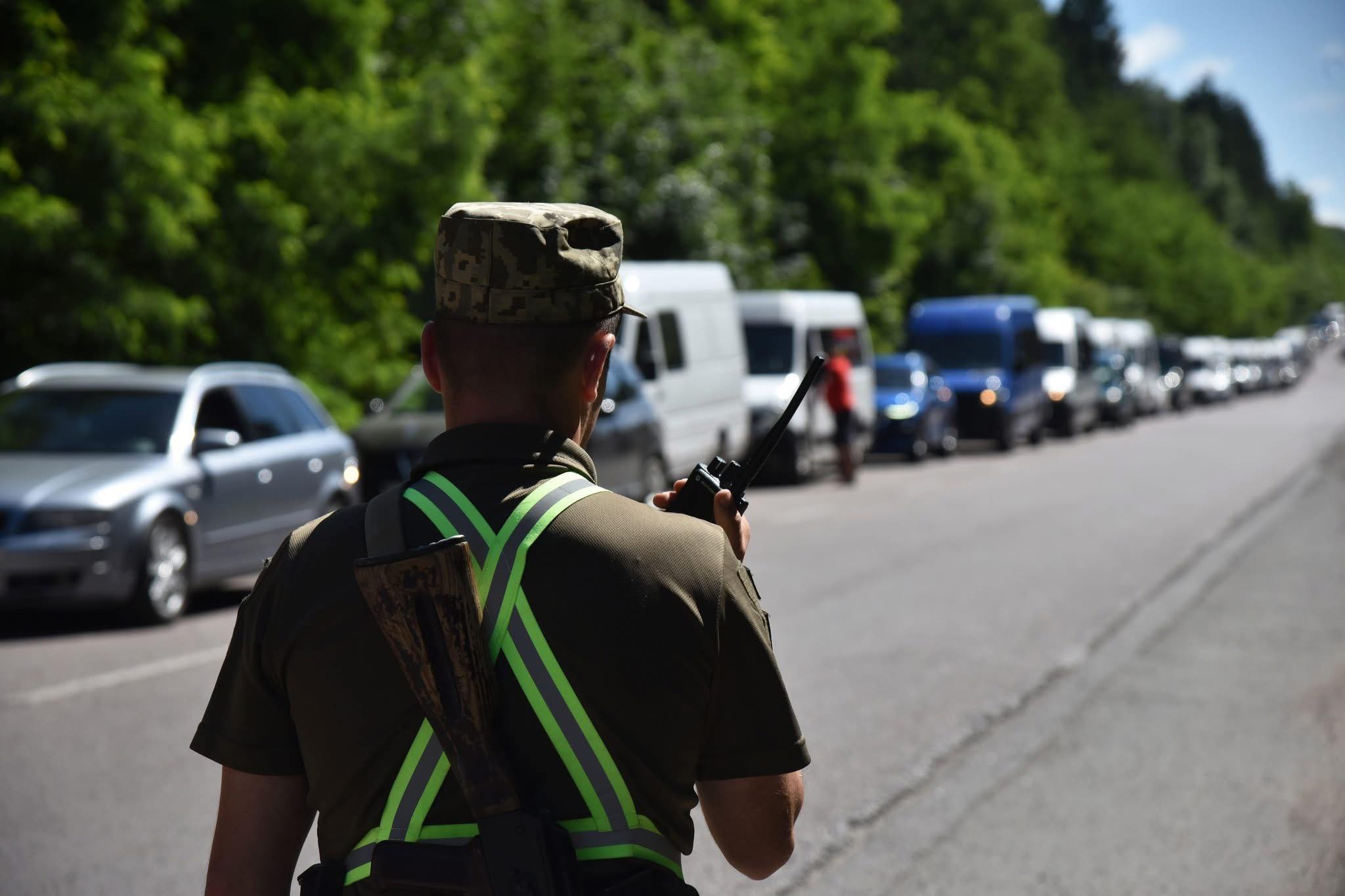 На скільки зріс пасажиропотік через пункти пропуску Львівщини?