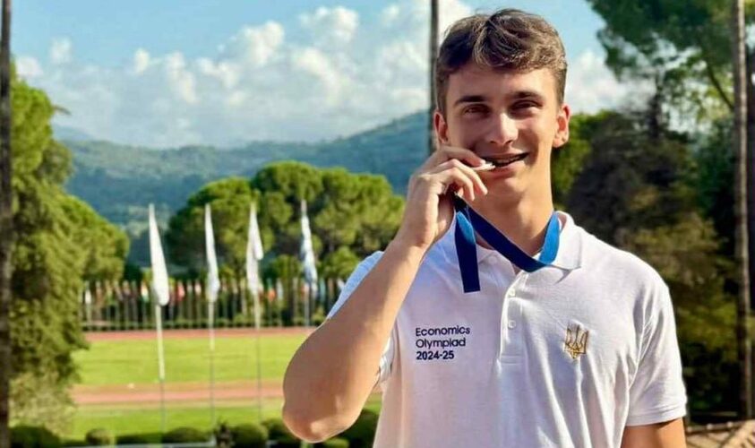 Світ визнав талант: львівський школяр здобув золоту медаль з економіки