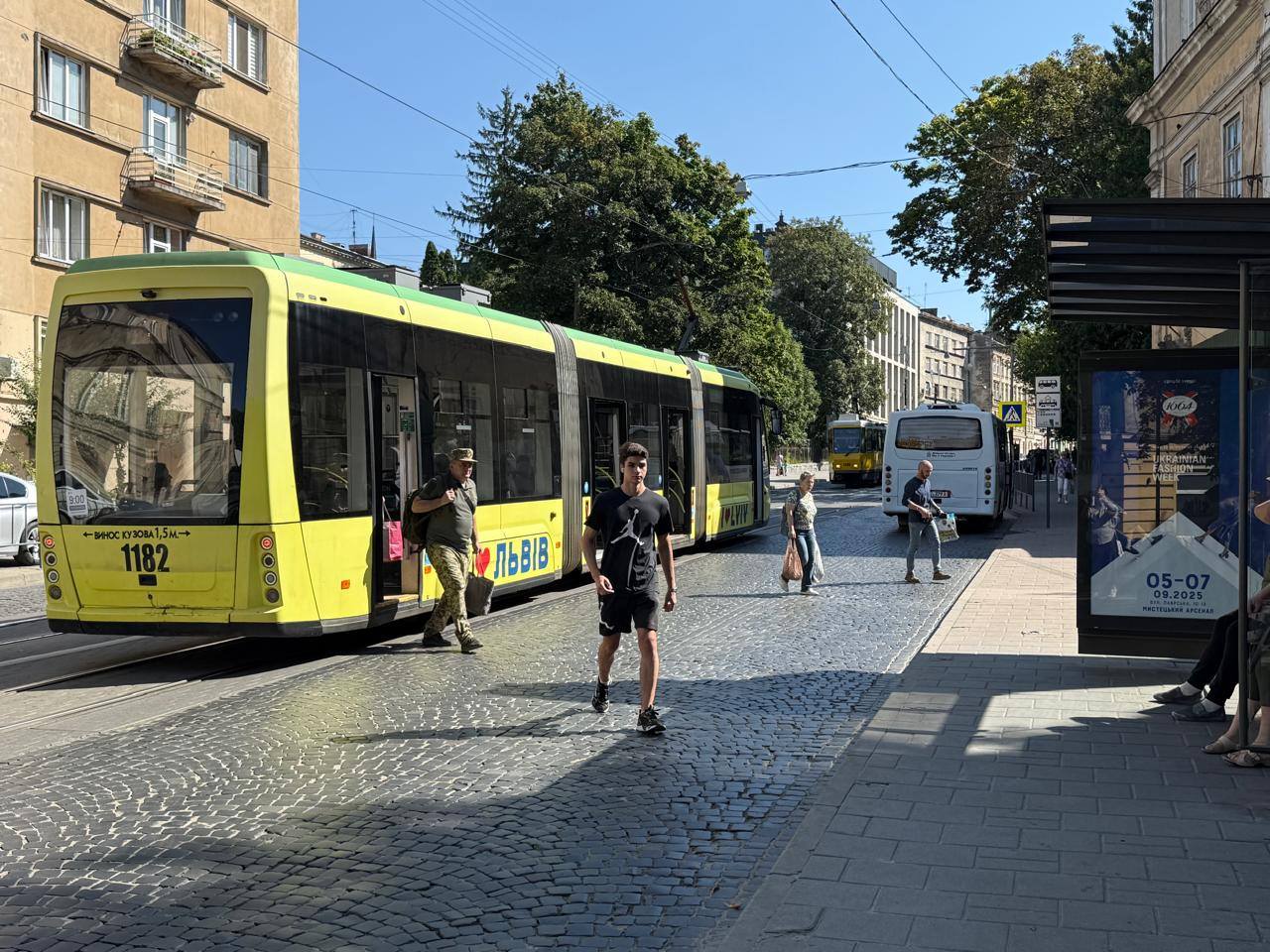 Виходити з трамваю стане безпечніше: на Личаківській зроблять «віденську зупинку»