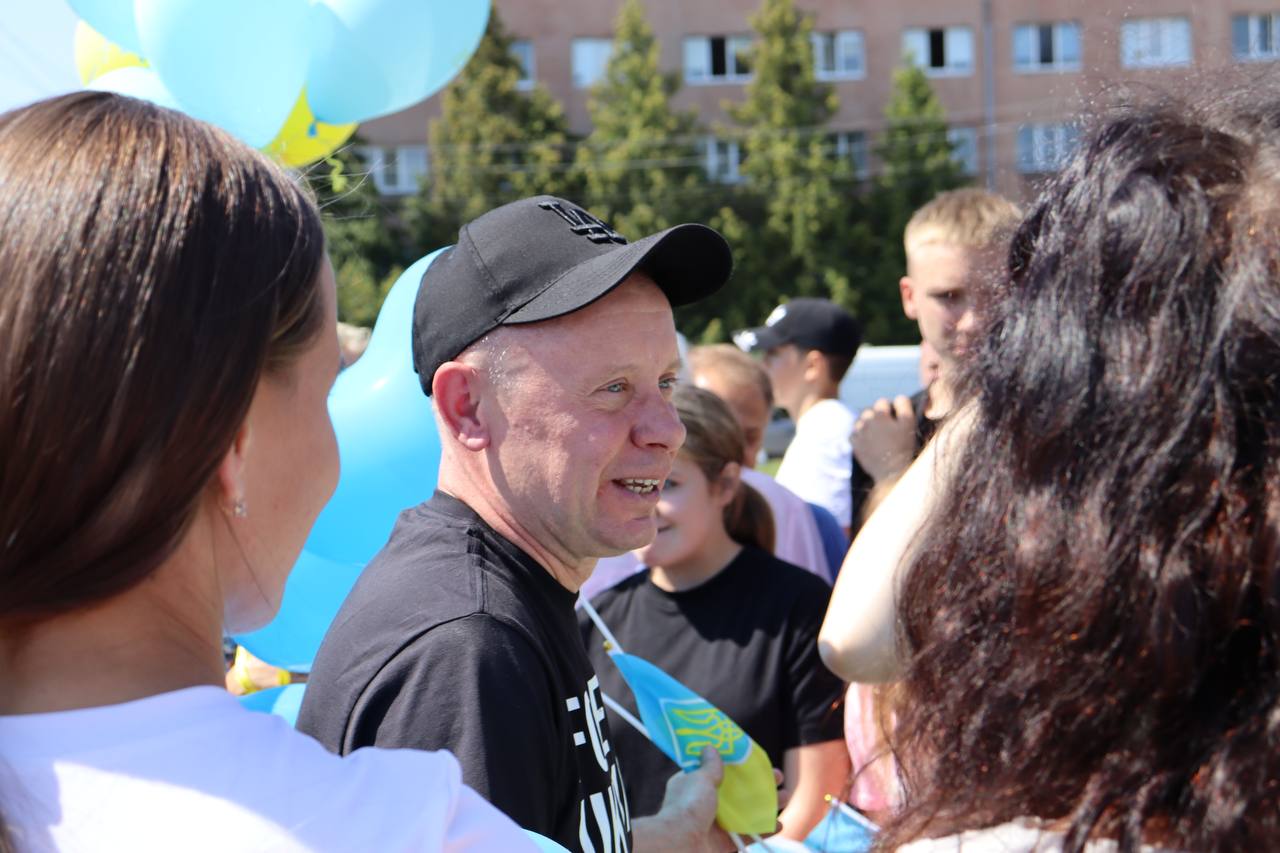 Мешканці Рава-Руської громади зустріли Захисника з російського полону (ФОТО)