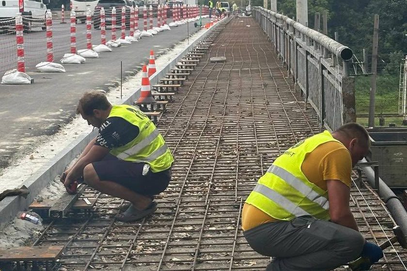 Міст на Левандівці ремонтують уперше за десятиліття: роботи мають закінчити вже у вересні