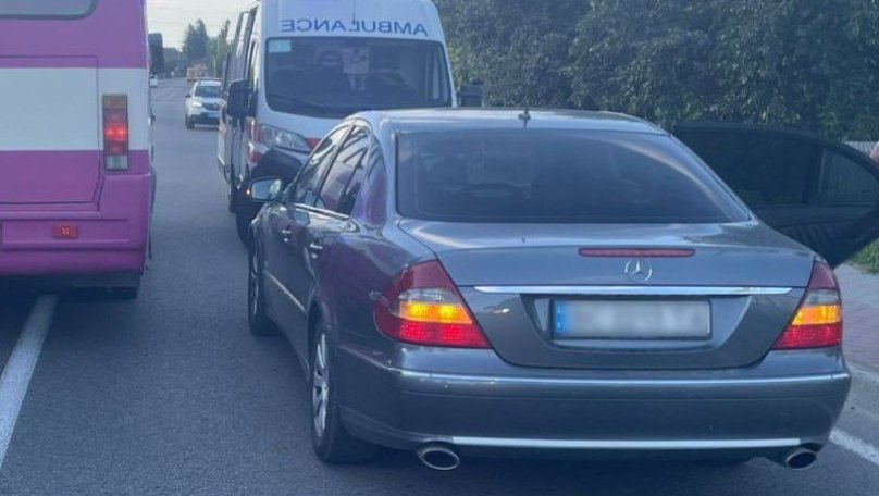 Mercedes збив пішохідку — постраждала в лікарні