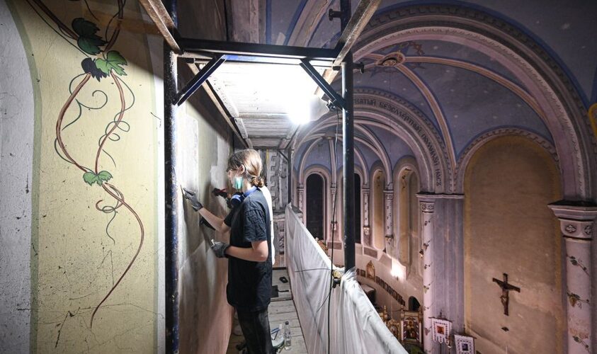 Під шарами побілки: у львівському храмі виявили історичні фрески