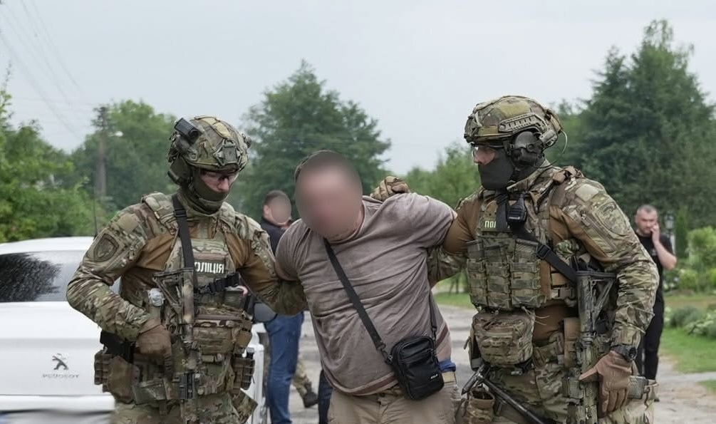 У Львівському районі затримали пʼяного водія, який погрожував поліцейським гранатою
