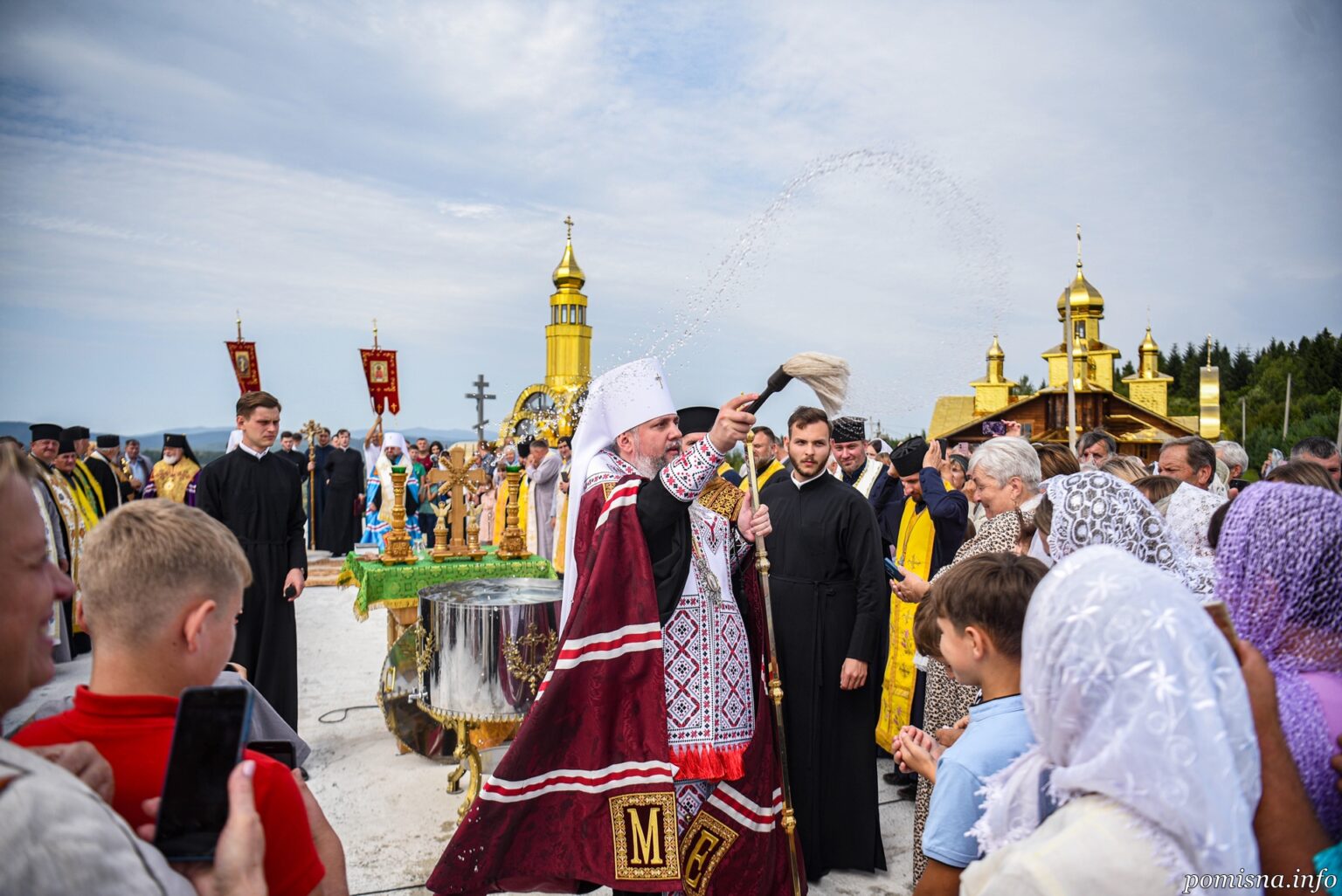 Митрополит Епіфаній освятив наріжний камінь під будівництво храму на Самбірщині