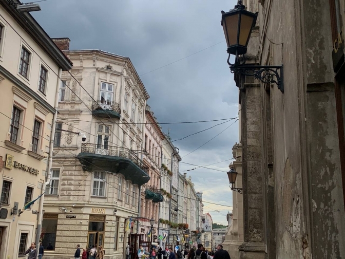 Осіння погода на порозі? Синоптики розповіли, що очікувати завтра на Львівщині