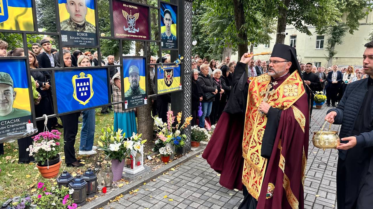 У Дрогобичі вшанували полеглих Захисників у День Незалежності