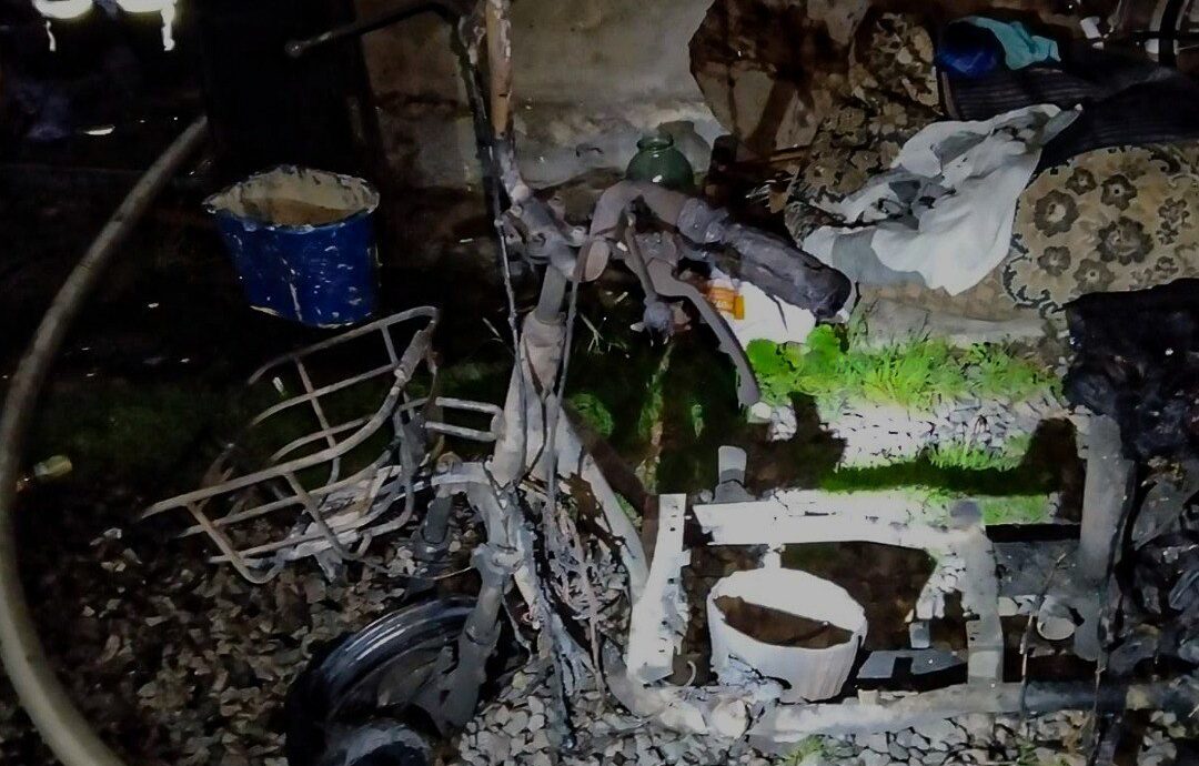 У Великому Любіні ледь не згоріла літня кухня через електроскутер на зарядці