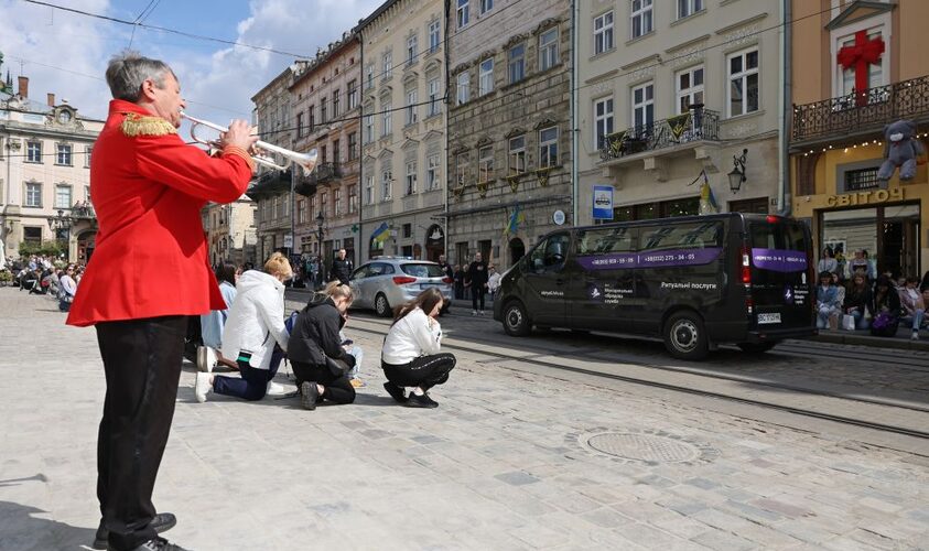 Замість будови — фронт: Львів прощається з Героєм
