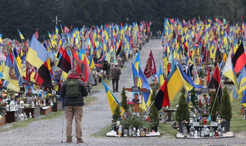 На полі почесних поховань Личаківського цвинтаря працює цифрова навігаційна система