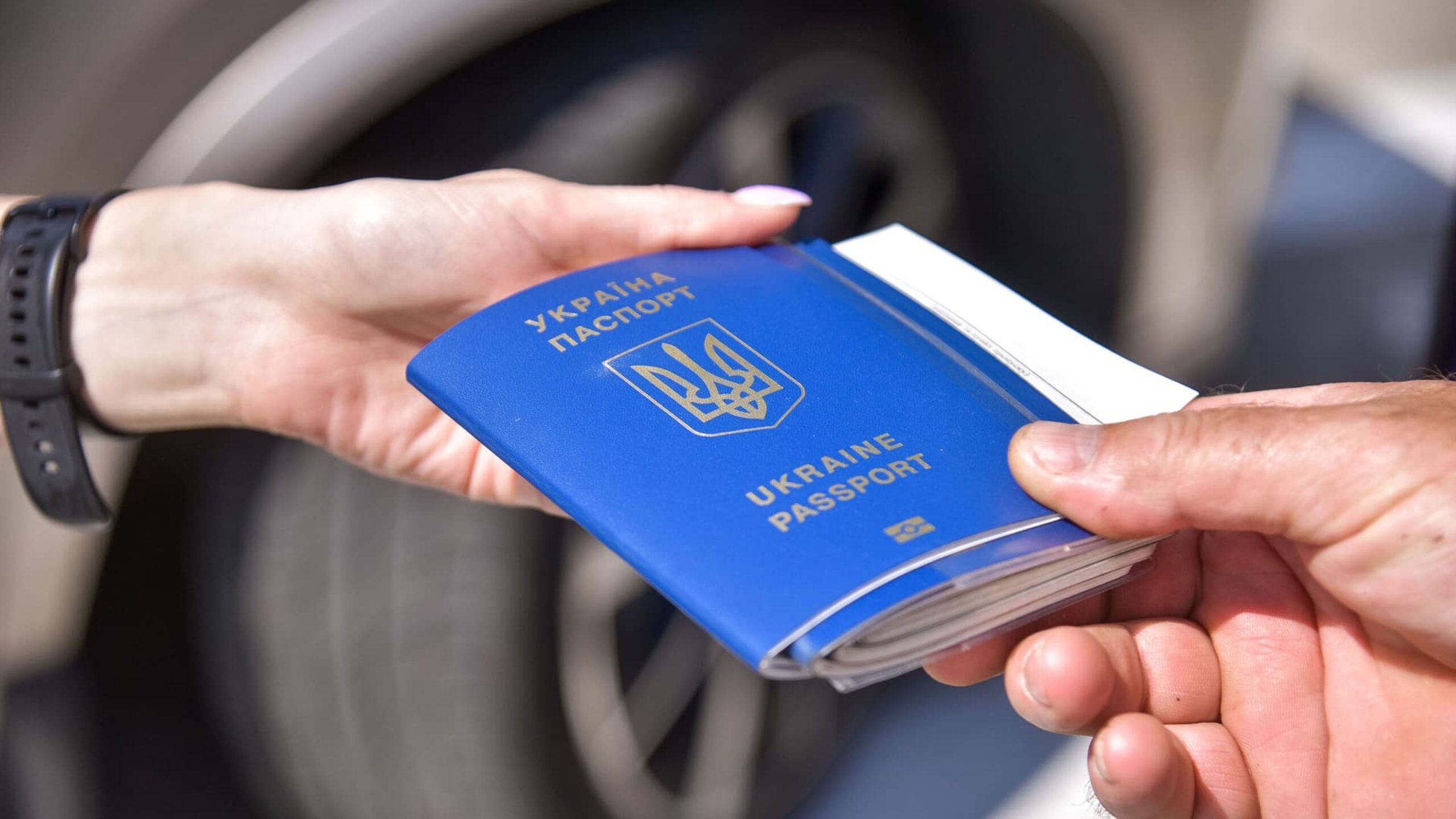 З жовтня діятимуть нові правила перетину кордону з ЄС для українців: деталі