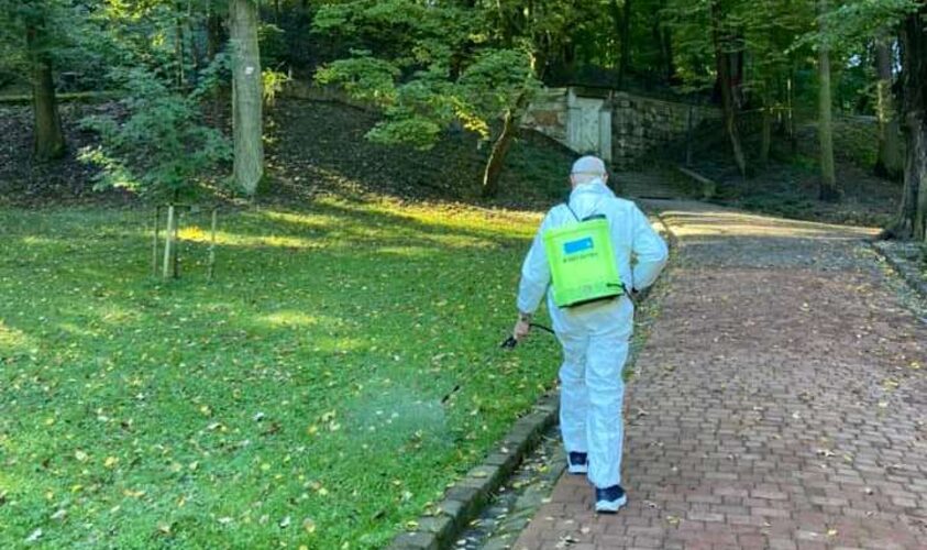 Наступного тижня парки Львова оброблятимуть від кліщів