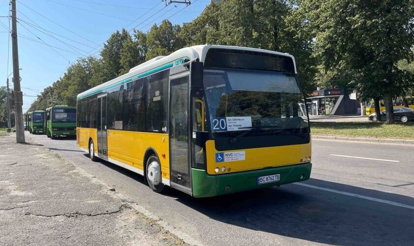 Нові автобуси не встояли: сидіння пошкодили вже за кілька днів (ФОТО)