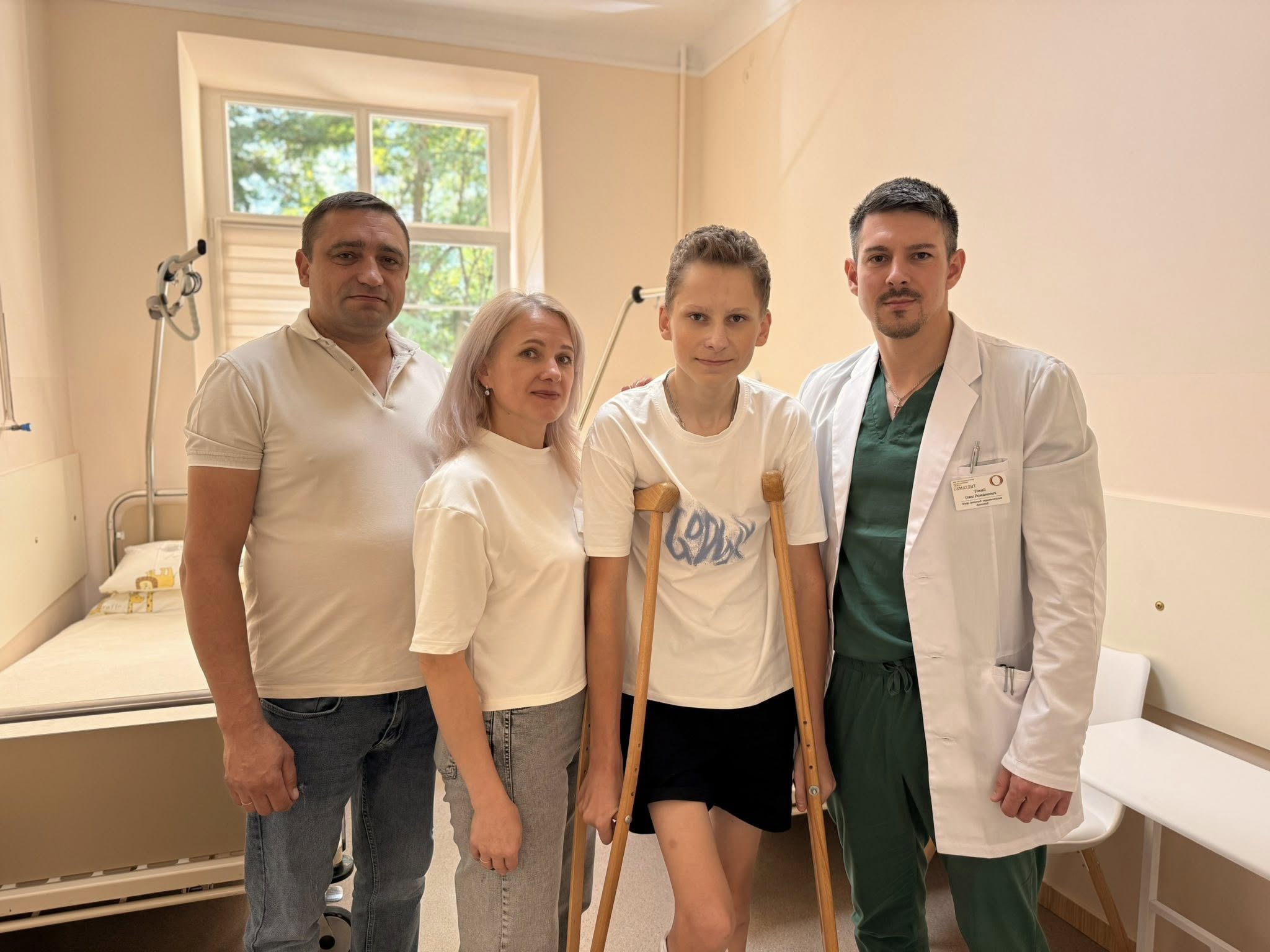 Ігри на батуті призвели до складного перелому: львівські лікарі врятували 16-річного хлопця