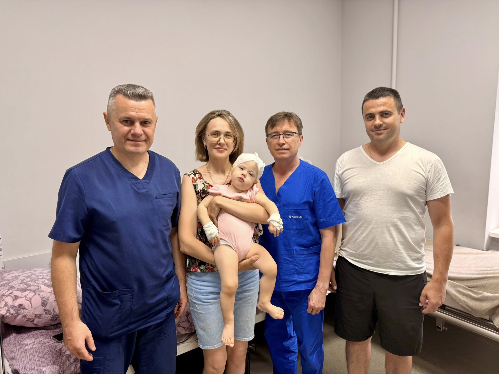 Однорічна дівчинка вперше зможе почути світ завдяки львівським лікарям