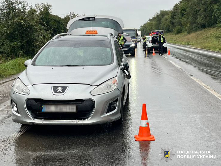 У Стрию авто збило 43-річного пішохода: чоловіка госпіталізували до лікарні