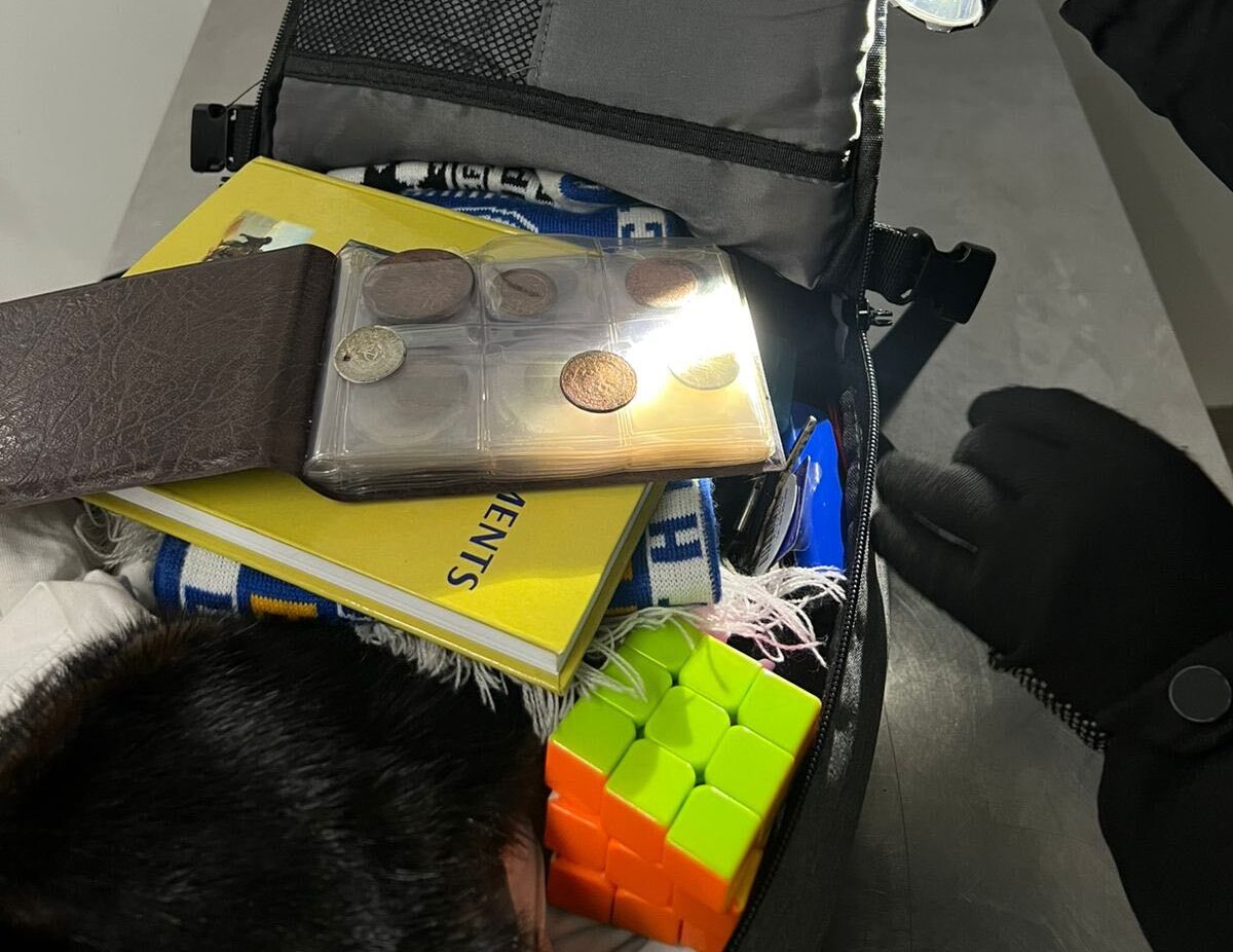 18-річна дівчина намагалася вивезти з України колекцію старовинних монет в рюкзаку