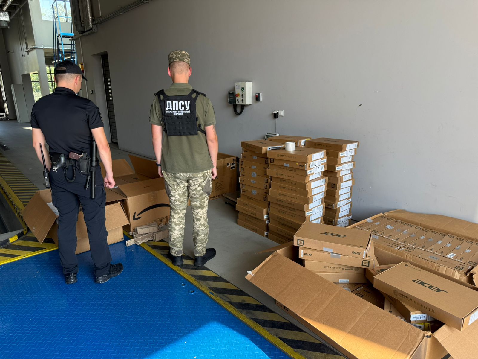 199 ноутбуків «загубилися» у документах: на кордоні з Польщею викрили схему