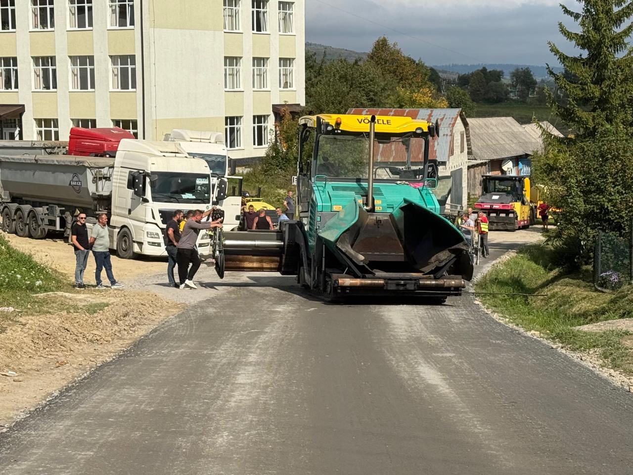 На Самбірщині розпочали ремонт критичної дороги Нижня Яблунька – Турка