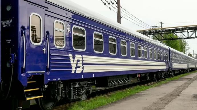 На Львівщину затримуються поїзди через вибухи біля Києва: перелік
