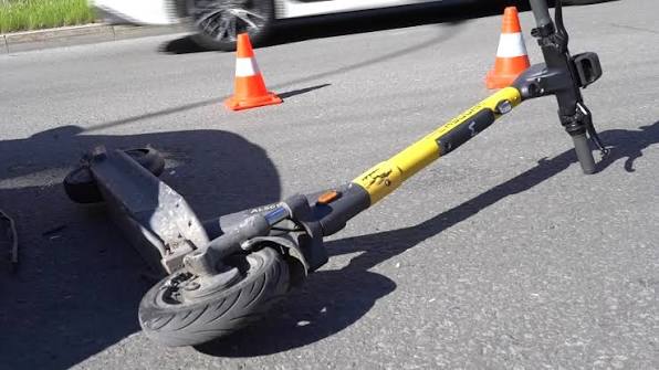 У Львові водій буса збив підлітка на самокаті на велодоріжці