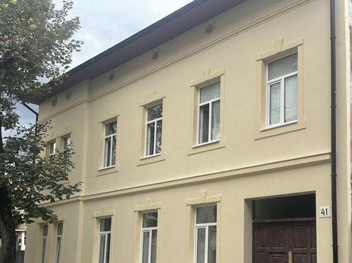 У Львові відновили ще кілька будинків, які постраждали від російських обстрілів