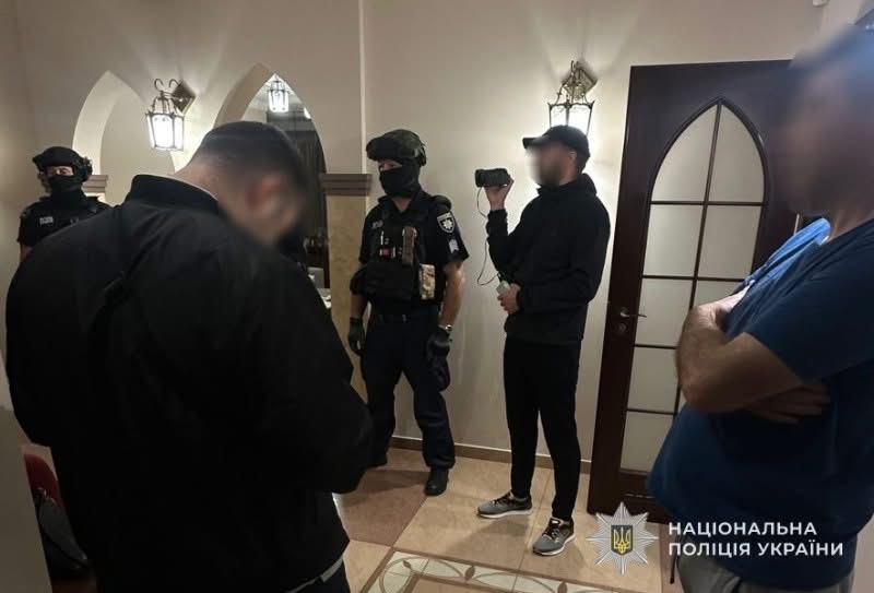 За підпал гаража депутата Самбірської міськради затримали двох львівʼян