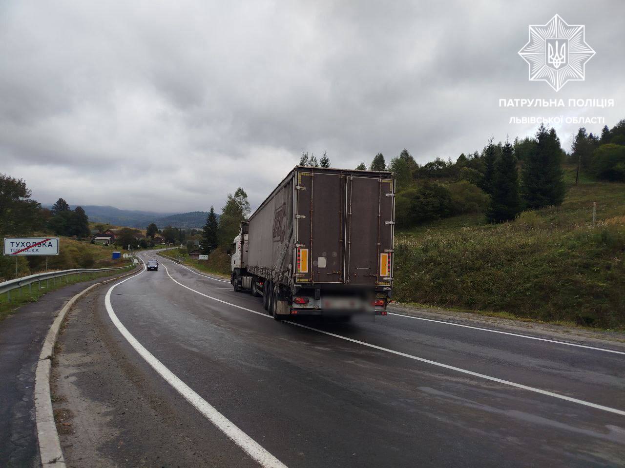 Смуга в напрямку Закарпаття перекрита через ДТП з вантажівкою