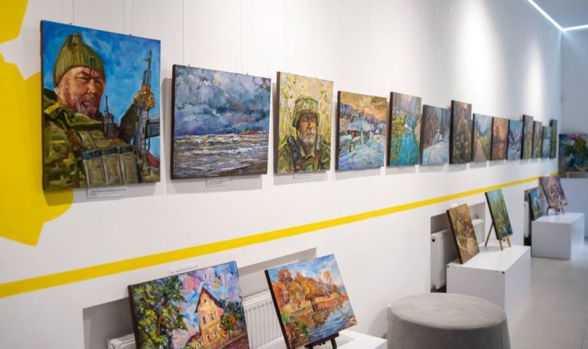 Краєвиди Львова, пейзажі Поділля та образи Маріуполя: львів’ян запрошують на виставку «Від Азова до Карпат»