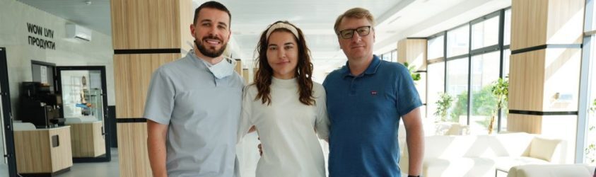 Унікальний випадок: у Львові медики допомогли жінці, яка 12 років не могла усміхатись через параліч