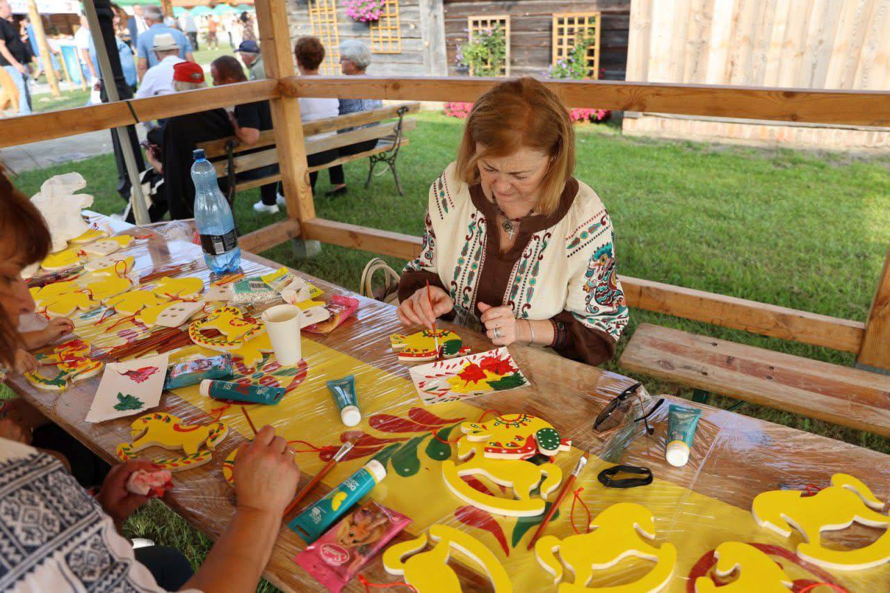 Яворівська громада презентувала українські традиції на святі врожаю у Башні Дольній (ФОТО)