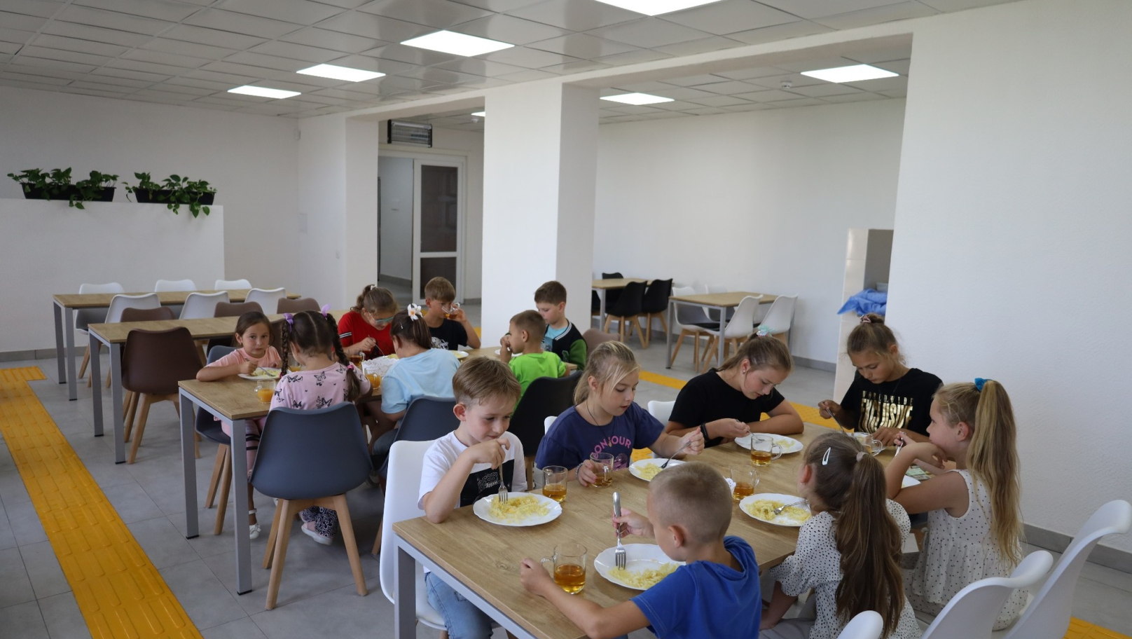 На Львівщині за понад 8,5 млн грн відремонтували кухню та їдальню в ліцеї