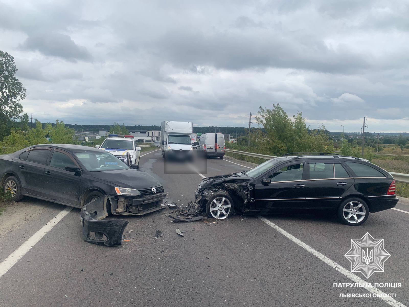 Рух трасою Львів — Краківець перекритий через ДТП з потерпілими