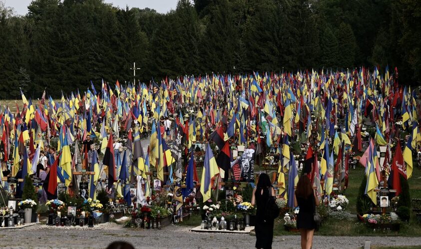 Ритуальну атрибутику почесних поховань захисників у Львові будуть оновлювати за кошти міста