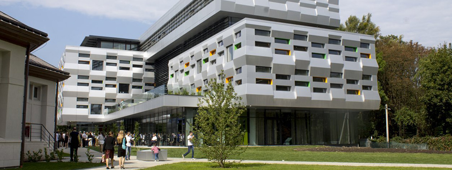 Доньку Наталки Ворожбит відмовили поселити в УКУ через ЛГБТ-прапорець